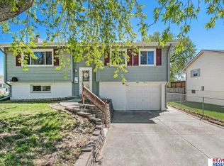 7601 Susan Ave, La Vista, NE 68128