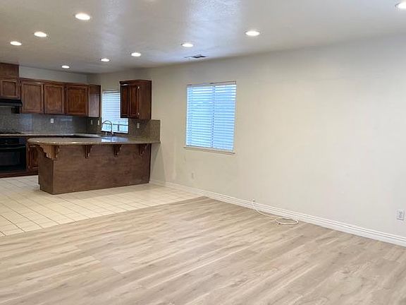 4th image of 17070 E Cypress St
