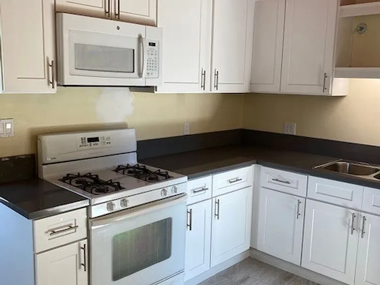 4901 Frink Ave — Photo 4