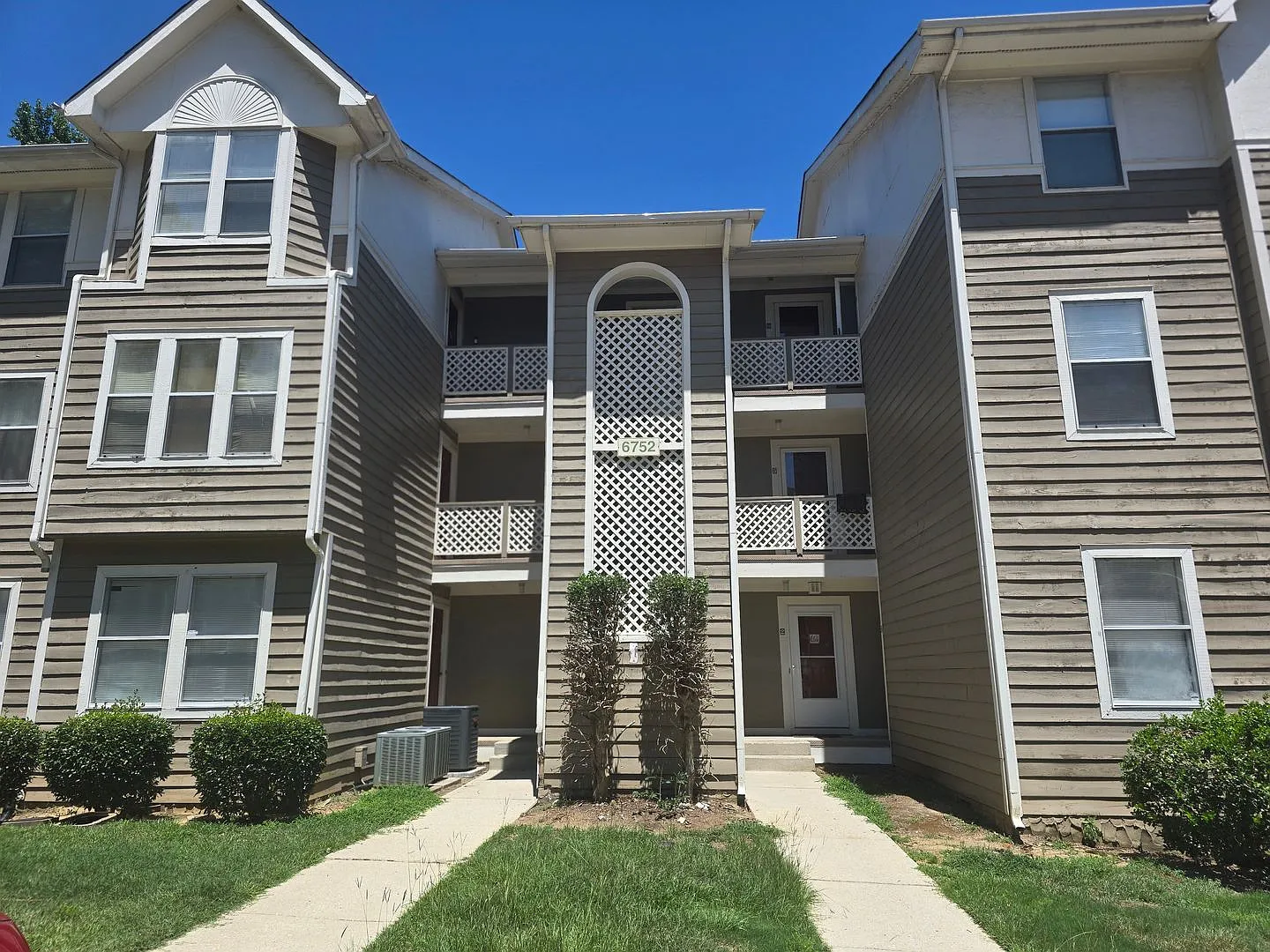 6752-5 Willowbrook ~ Stewarts Creek — Photo 1