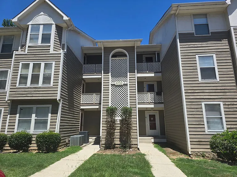 6752 Willowbrook Dr #5 — Photo 1
