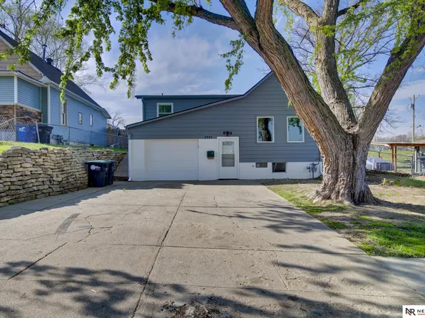 2725 Monroe St, Omaha, NE 68107
