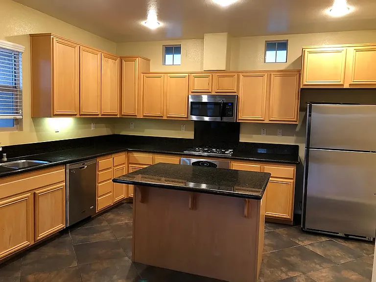 374 Plateau Ave — Photo 3