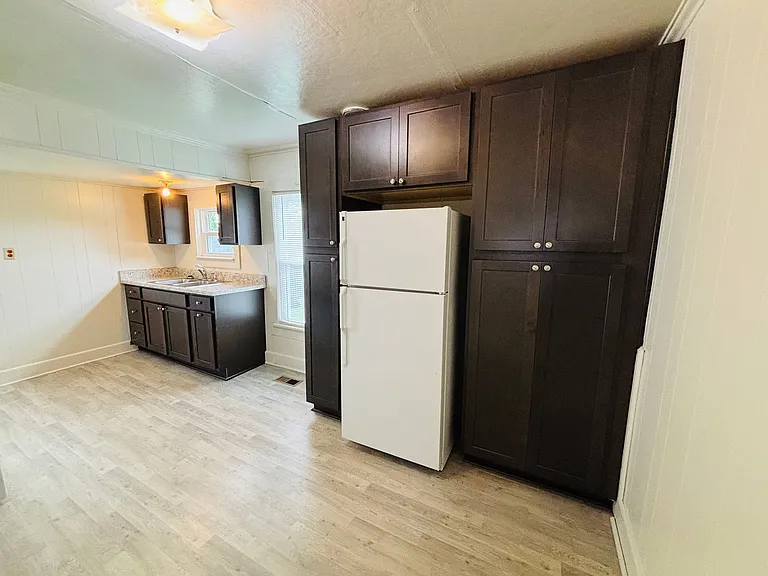 116 Lester St — Photo 11