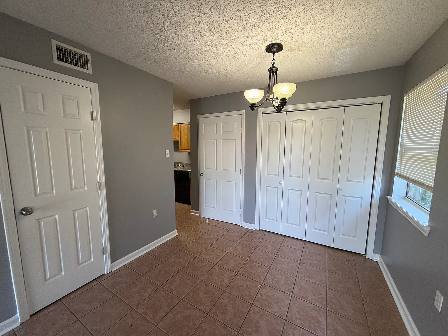 2 bed, 1.5 bath, 1000 sqft, $1,200 — Photo 4