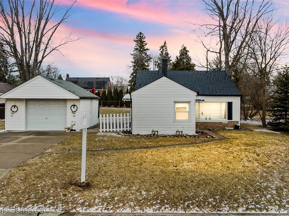 1st image of 32694 Ruehle Ave