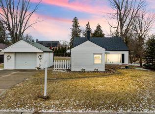 32694 Ruehle Ave, Warren, MI 48093