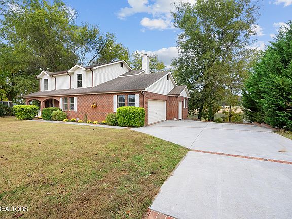 3rd image of 3534 Saint Andrews Dr
