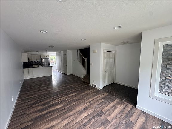 2nd image of 525 Alexandra Street