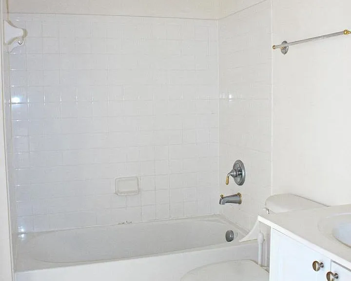 6212 Westchester Park Dr #B — Photo 7