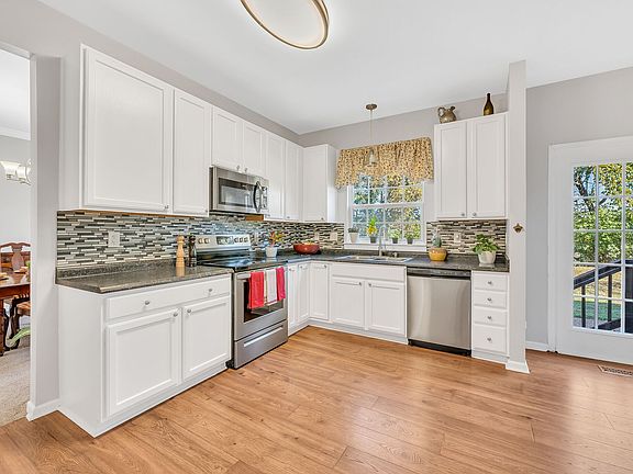3rd image of 3260 Nolen Ln