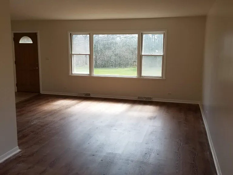 29W730 North Ave — Photo 12