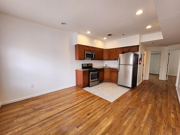 3rd image of 342 Randolph Ave #2