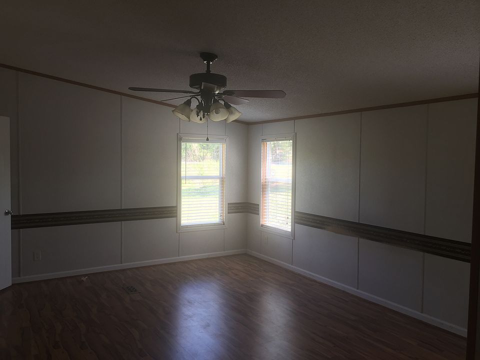 1st image of 130 Thorn Dr
