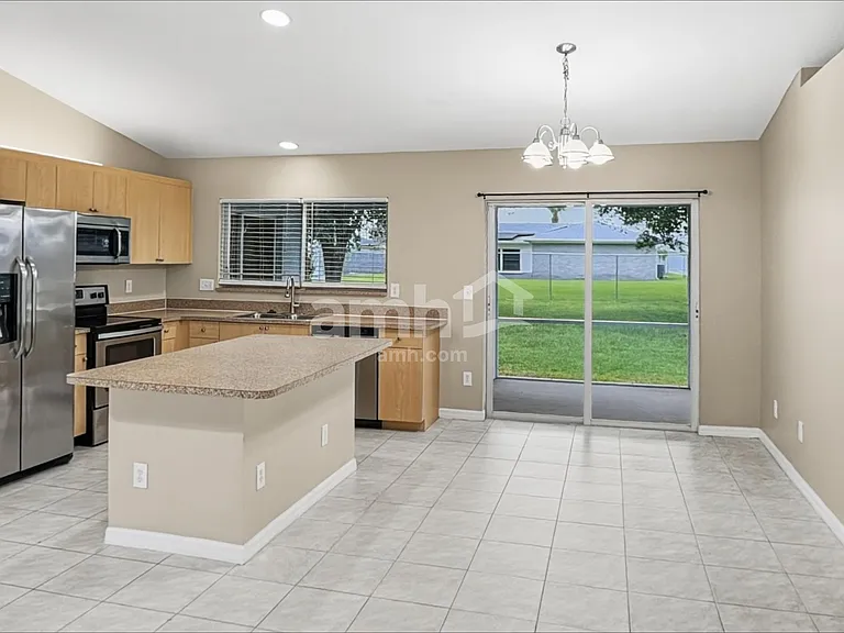 1668 SE Nancy Ln — Photo 5