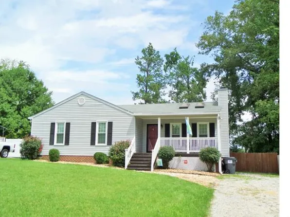 3906 Farm Field Dr, Chester, VA 23831