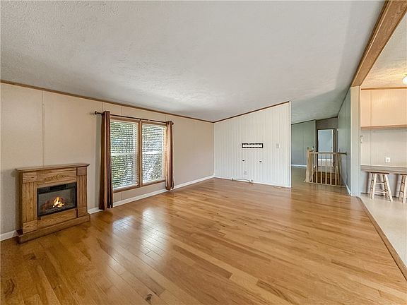 5th image of 1115 Martin Rd