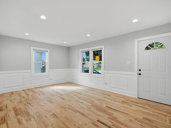 3rd image of 1309 Howard Ave