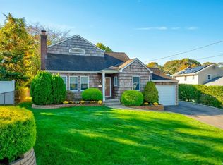 58 Colonial Rd, Smithtown, NY 11787
