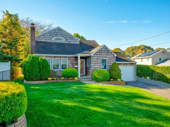 58 Colonial Road, Smithtown, NY 11787