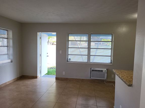 5th image of 1011 NE 8th Ave APT 1