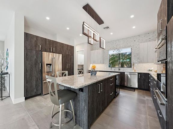 5th image of 1528 NE 16th Avenue