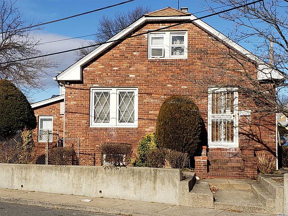 2nd image of 140 Murray Hill St