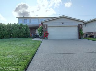 6079 Wedgewood Rd, Canton, MI 48187