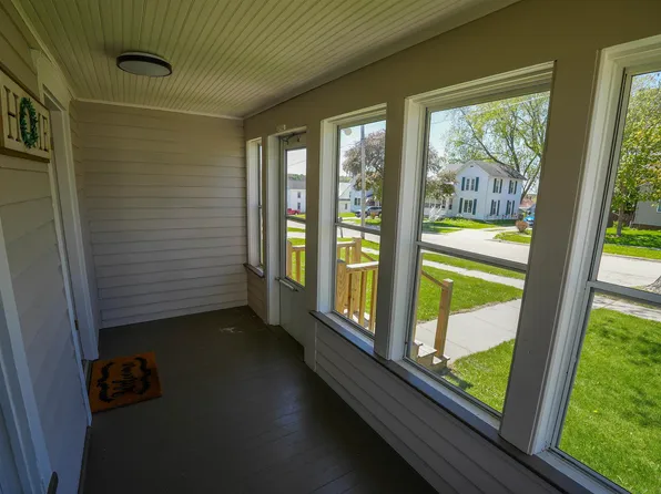 230 Towyn St, Cambria, WI 53923