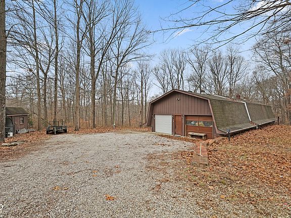 5th image of 585 W Hinshaw Dr