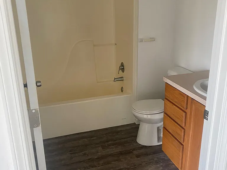 839 S Division St #B — Photo 6