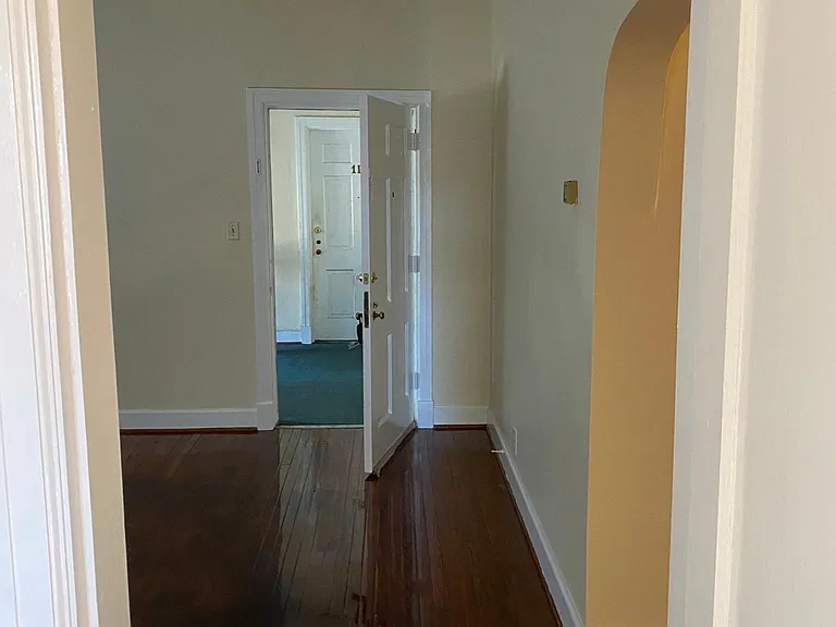 29 Van Heuval St — Photo 2