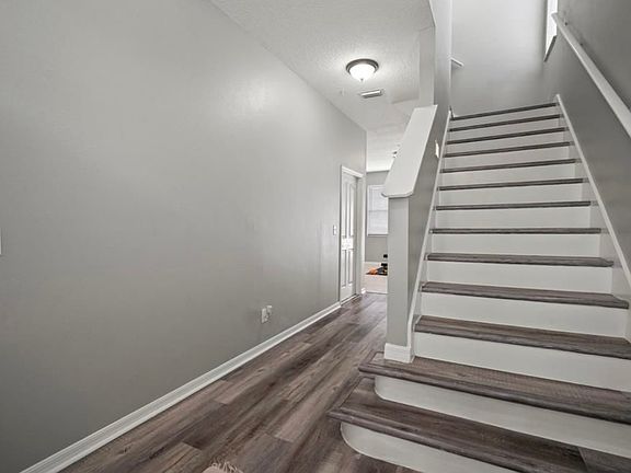 4th image of 3056 Pointeview Dr