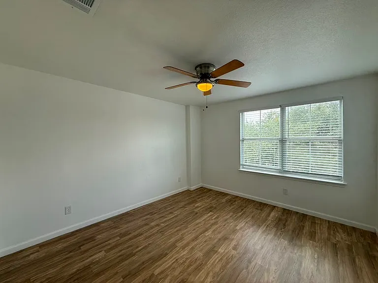 418 Golden Walk — Photo 19