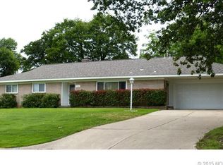 3104 S Saddlerock Rd E, Sand Springs, OK 74063