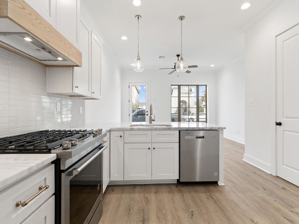 1st image of 115 Gaunt Ln #602