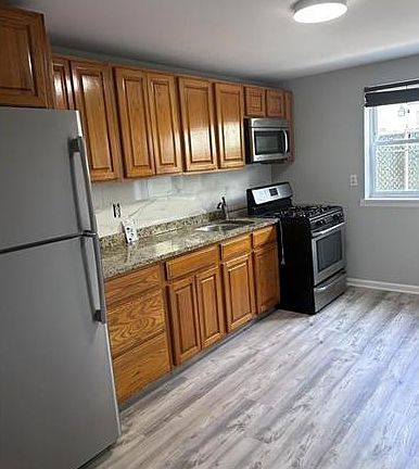 3rd image of 256 Buttrick Ave