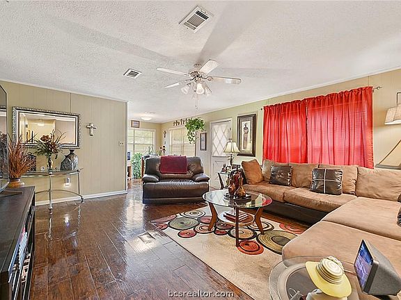 5th image of 3510 Oak Hollow Dr