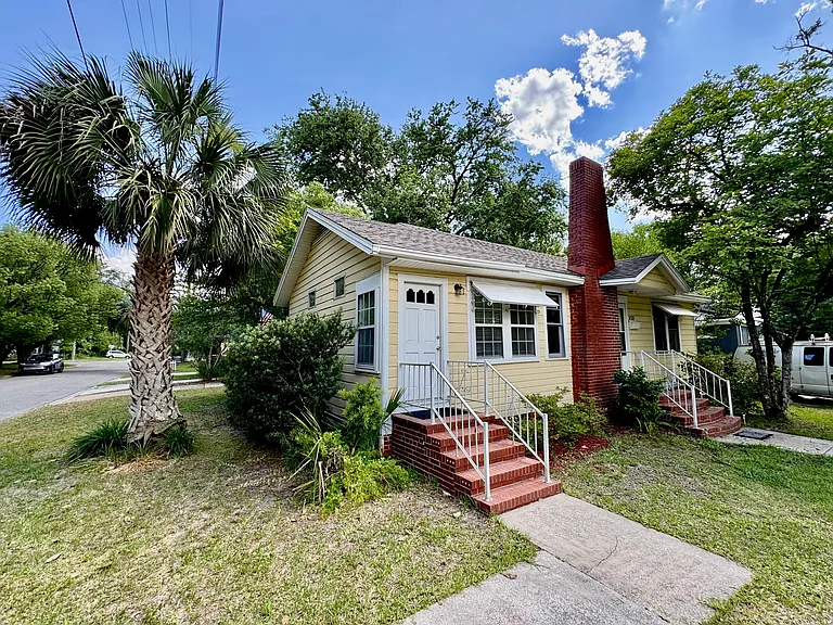 3102 College St — Photo 2
