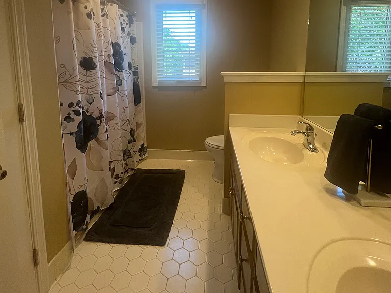 2nd floor full bath with tub/shower combo