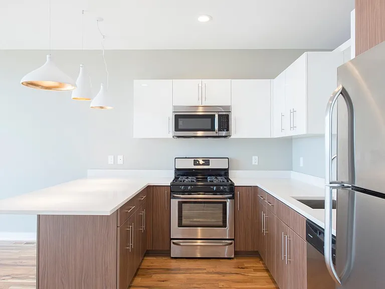 2534 S Kinnickinnic Ave #204 — Photo 3