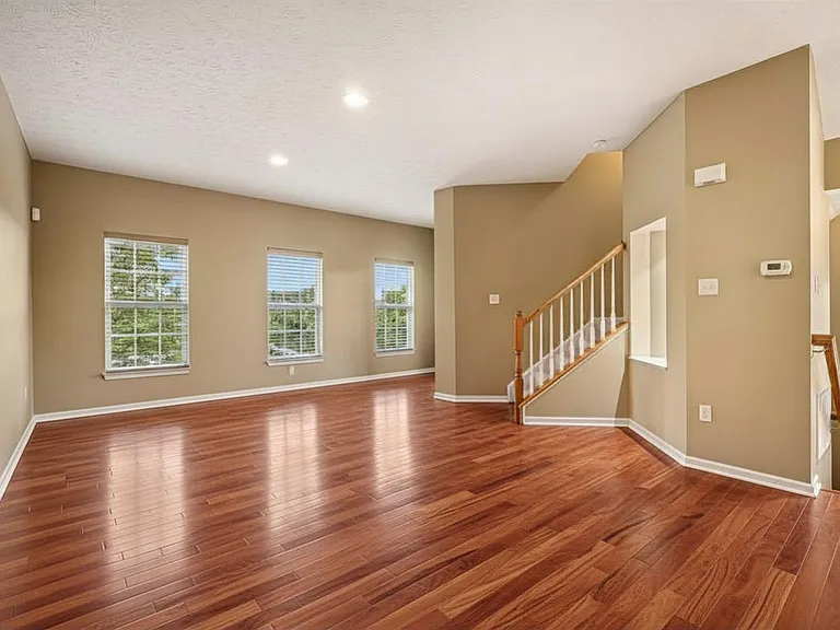 208 Village Pl — Photo 9
