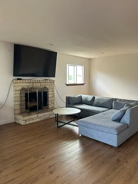 2 bed, 1000 sqft, $3,000 — Photo 2