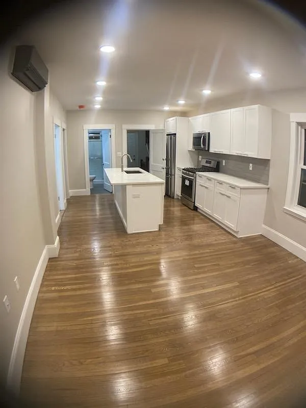 4 bed, 1400 sqft, $1,050 — Photo 2