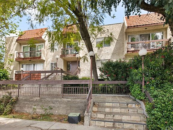 4th image of 12157 Moorpark St APT 207