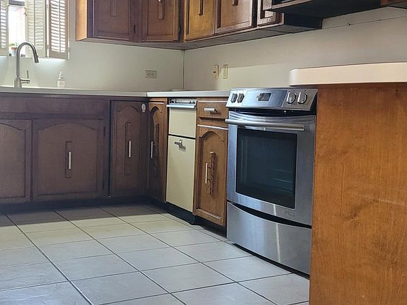 3rd image of 308 Vermont Ave