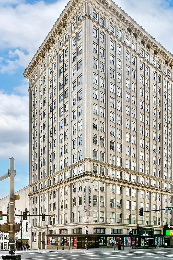 Orpheum Tower — Photo 2