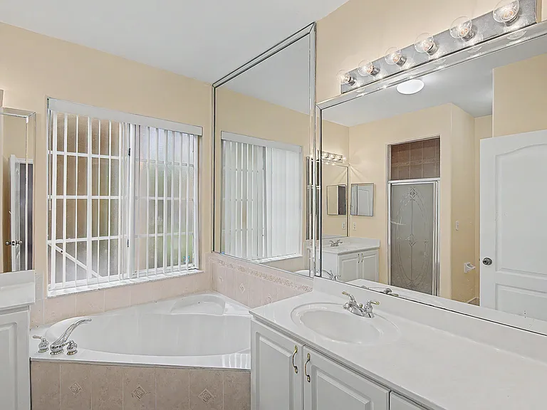 15339 SW 32nd Ter — Photo 17