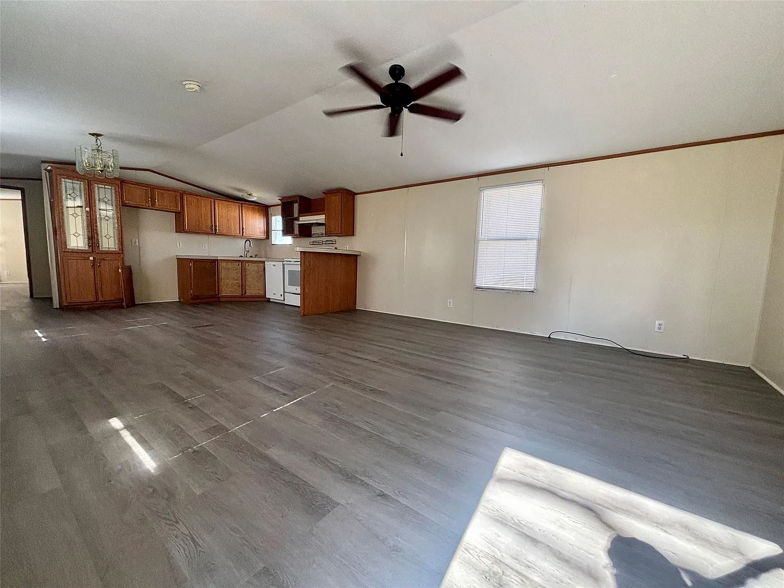 3 bed, 2.0 bath, 1216 sqft, $1,100 — Photo 3