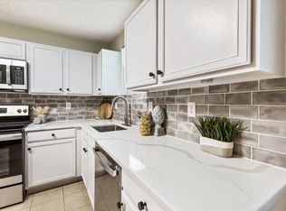 329 Daisy Ln, Burleson, TX 76028